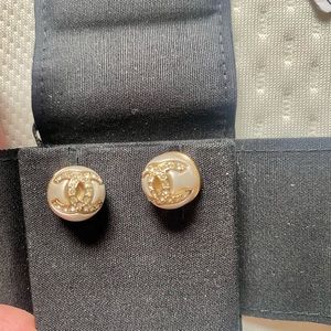CHANEL Pearl Earrings (BRAND NEW)